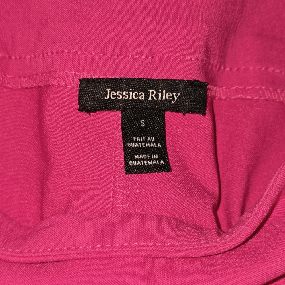 Jessica Riley Stretch Pink Capris with Lace Cutout Small - Picture 8 of 10